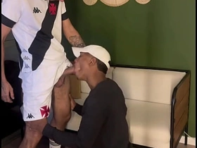 APOSTEI NO FUTEBOL E PERDI O CUZINHO PRO VAISCAINO. - FREE gay asian male sexual connection videos