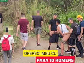 LEVEI 2 AMIGOS HÉTEROS PARA FODER MEU CU EM PÚBLICO, ONDE HOMENS COSTUMAM FAZER CAMINHADA. ENQUANTO CADA UM SE RESERVA PARA COMER MEU CU, UMA PLATEIA DE HOMENS OBSERVA E SE MASTURBAL. hot asian gay sex xxx videos