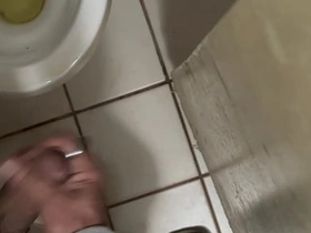 Punheta do banheiro público asian actors gay sex videos