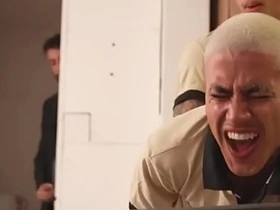 PEGUEI MEU COLEGA NO TRABALHO E MEU CHEFE VIU PELAS CAMERAS. SAFADO NÃO AGUENTOU E QUIS PARTICIPAR. - Unconforming unorthodox copulate asian gay sex videos