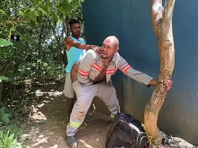 Negão saiu da obra pra dar o cuzão pro guardador de carros do parque . asian porn careless sex videos