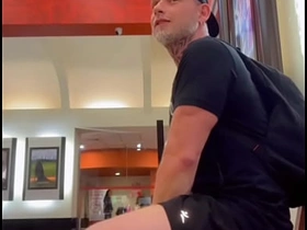 Mlk dotado me fudeu no banheiro do shopping! Me deu leite na boquinha! gay sex videos gay asian