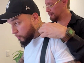 Macho colombiano de Traje me regaña por itty-bitty obedecerle old asian uncle gay sex videos