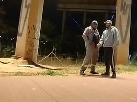 Motoqueiro vê Trabalhador mijando volta e oferece uma mamada hot asian gay boys sexual congress videos