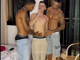FUDENDO O PLAYBOY NA SACADA asian big gay sex videos