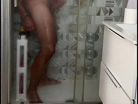 Beccato a masturbarsi in doccia con sborrata forte e orgasmo reale - spiato elated sex videos asian old men