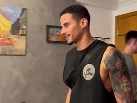 ME CONTRATARAM PRA DAR AULAS PARTICULARES MAS ACABEI COMENDO MEUS ALUNOS. horny asian elated boys sex videos