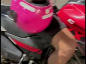 ENTREGADOR SUBIU PRA BEBER AGUA E OFERECI MEU CUZINHO PRA ELE onlyfans asian gay sex videos