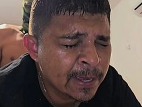 MECANICO PAGOU DIVIDA COM O SEU CU, FOI ARREGAÇADO POR TRÊS DOTADOS. asian handsom gay sex videos