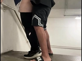 PUTINHA DO PREDIO QUERIA SER FODIDA NA ESCADA. TRATEI ELA COMO MERECE. hot sex gay videos asian