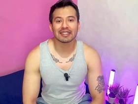 Hombre musculoso preña a su compa del gym! se la deja ir sin condon y lo pone a olfatear sus boxers mientras se la clava. Relato sexual asian army gay sex videos