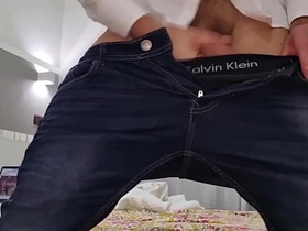 ARRIVA IL FIGLIASTRO ITALIANO COL CAZZO GROSSO  MOSTRA LA SUA SEGA INFINITA - E SBORRA PER TERRA TANTO sexy nude asian gay sex videos