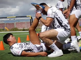 Mi primera Orgia a pelo con mis amigos de futbol después del entrenamiento sex videos asian gay uncle