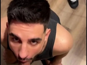 ESPERANDO UM LANCHE E GANHEI FOI A ROLA DO ENTREGADOR best asian gay sex videos