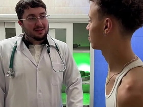 Médico novinho e passivo ajudou o paciente que estava com medo de sentir um dedo no cu  COMPLETO NO RED asian public toilet gay sex videos