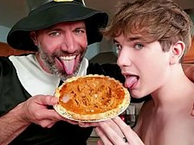 Caught My Stepdad Fucking My Thanksgiving Pie coition videos asian gay uncle