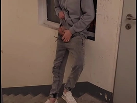 Часть 1 подглядывал как дрочит твинк на лестнице asian happy-go-lucky sex videos big cock