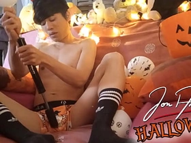 Halloween Jon Arteen pumps up balloons and ends up pumping his horseshit until he ejaculates his cum all over himself Ahegao asian cute boy gay carnal knowledge videos