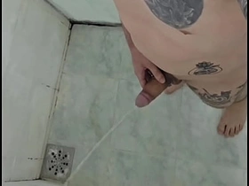 EU MIJANDO NO BANHO asian china village gay sex videos